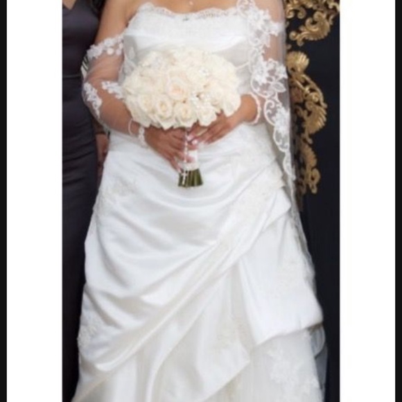 Pronovias wedding gown - Picture 3 of 5